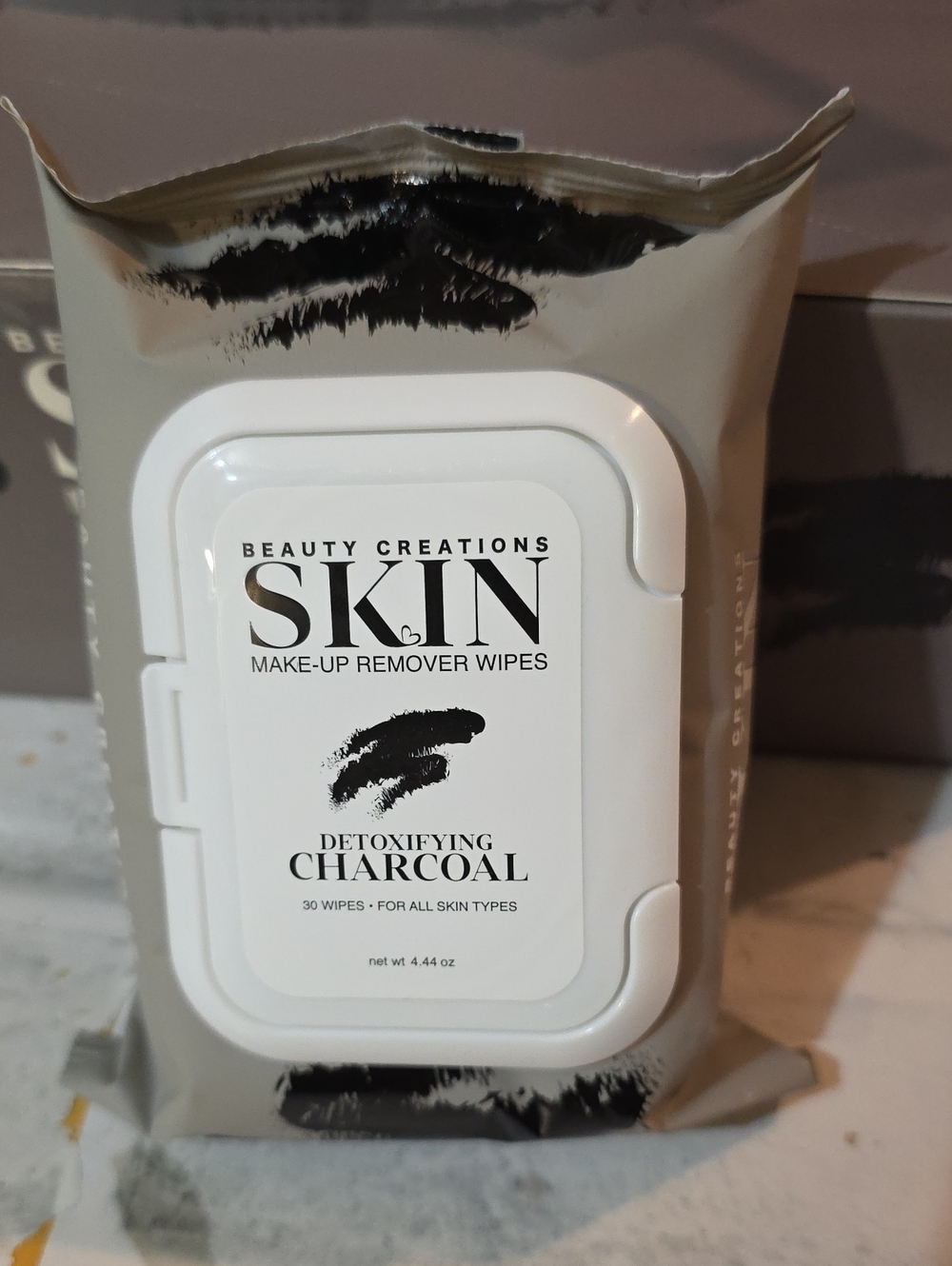 Beauty Creations SKIN Detoxifying Charcoal Make-Up Remover Wipes - CASE OF 6